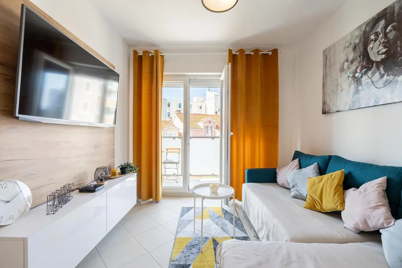 Cosy Apartment Terrano -Free Private Parking Split 0*,  Croatia