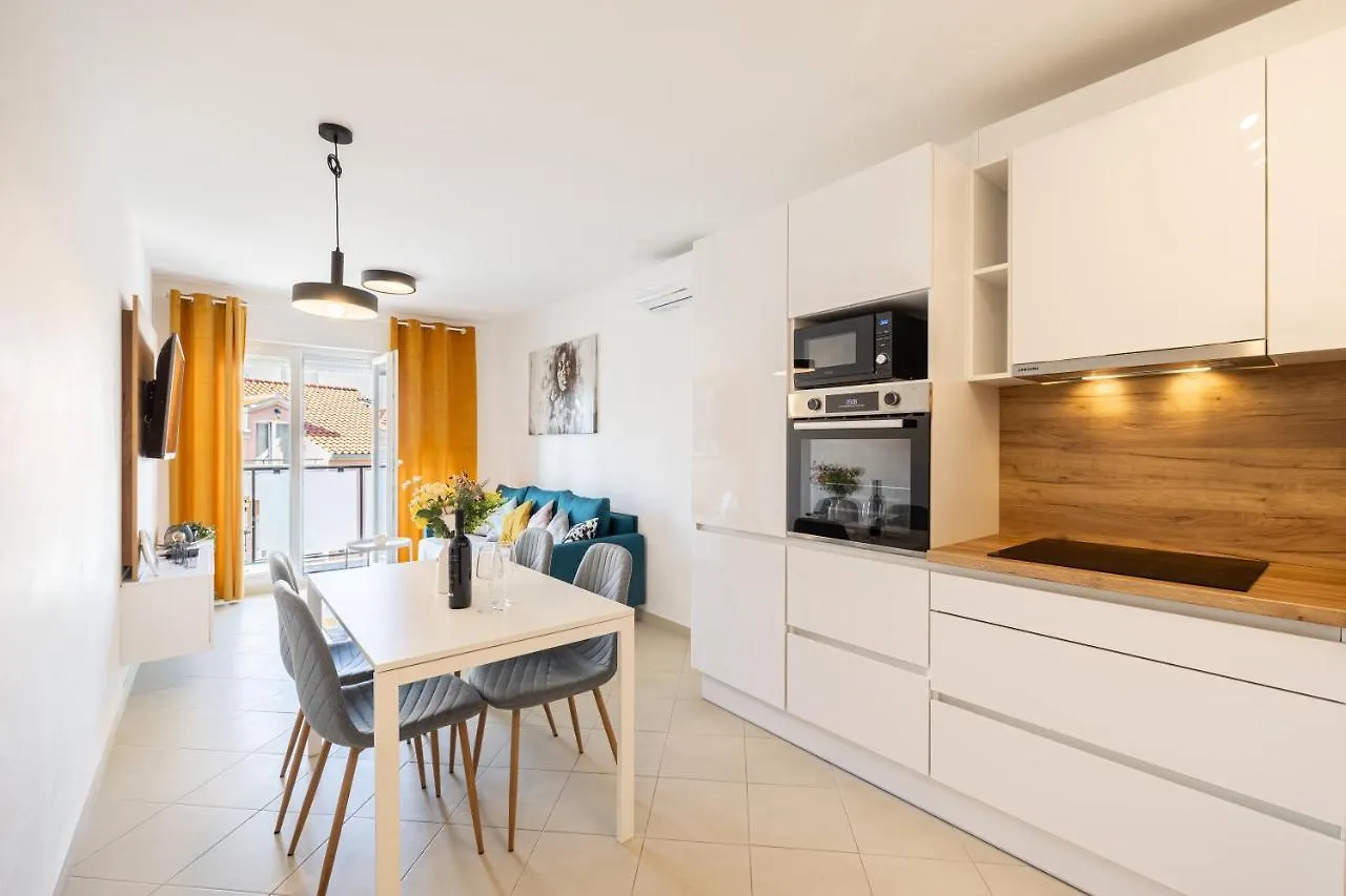 Cosy Apartment Terrano -Free Private Parking スプリト
