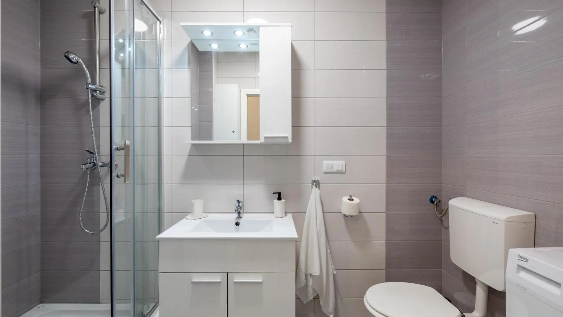 Cosy Apartment Terrano -Free Private Parking スプリト