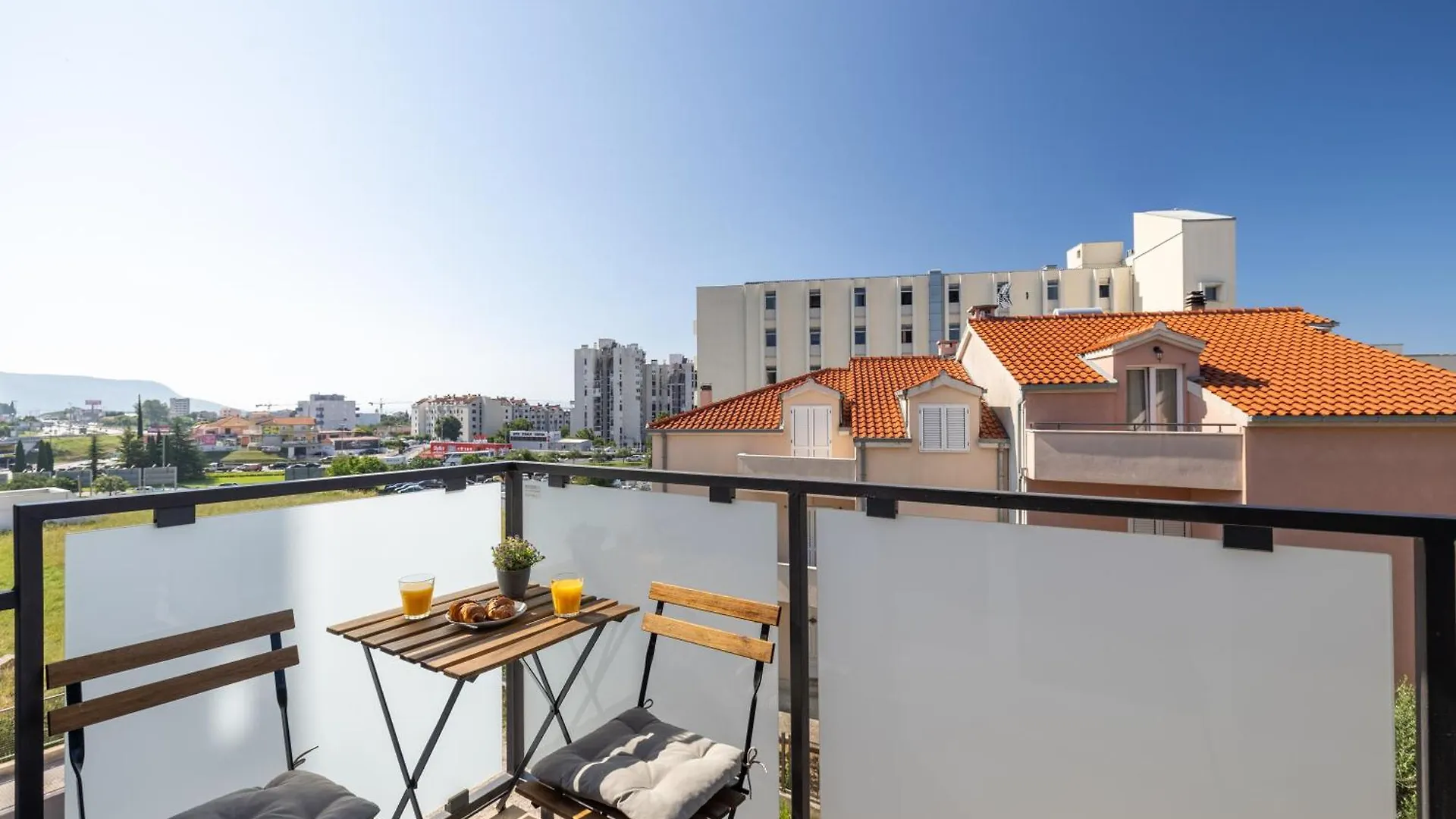Cosy Apartment Terrano -Free Private Parking Split 0*,  Croatia